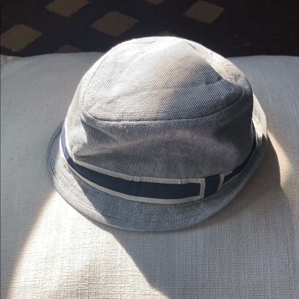 Light Gray Textured Bucket Hat with Navy Band
